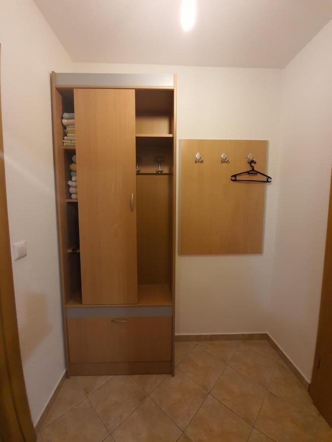 דירות קופרס Apartman M. Rados מראה חיצוני תמונה