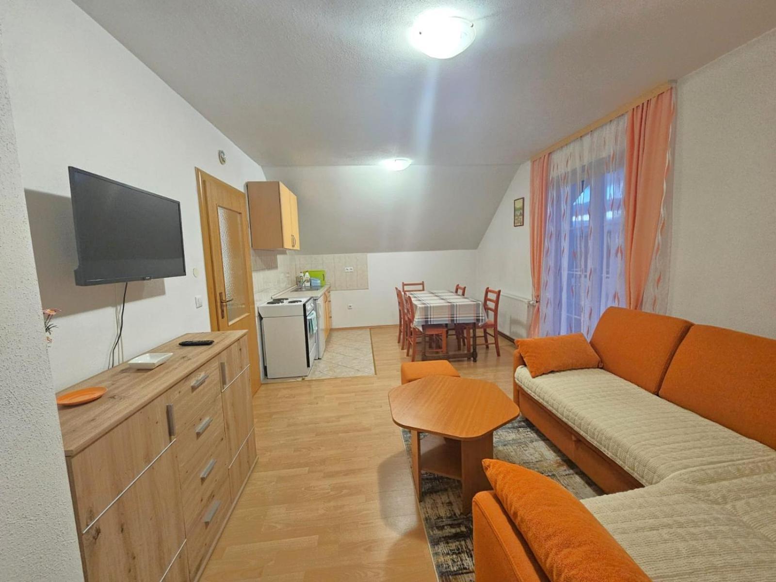 דירות קופרס Apartman M. Rados מראה חיצוני תמונה